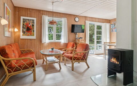 Tom - 125M from the Sea: Bois, Maison, Chalet, Domicile, Toit, Zone Rurale, Siding, Cabane En Rondins, Batiments Jardin, Dur