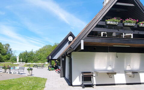 Tom - 125M from the Sea: Bois, Maison, Chalet, Domicile, Toit, Zone Rurale, Siding, Cabane En Rondins, Batiments Jardin, Dur
