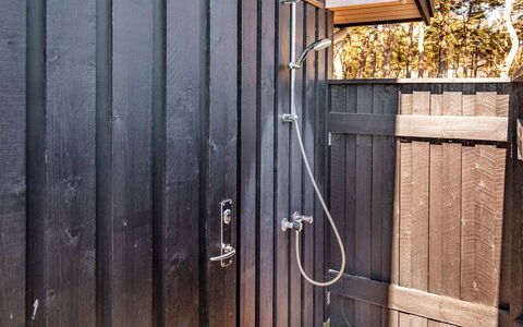 Unto - 25M from the Sea: Bois, Maison, Chalet, Domicile, Toit, Zone Rurale, Siding, Cabane En Rondins, Batiments Jardin, Dur