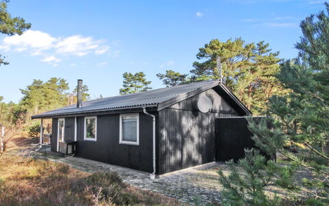 Ømunde - 150M from the Sea: Bois, Maison, Chalet, Domicile, Toit, Zone Rurale, Siding, Cabane En Rondins, Batiments Jardin, Dur