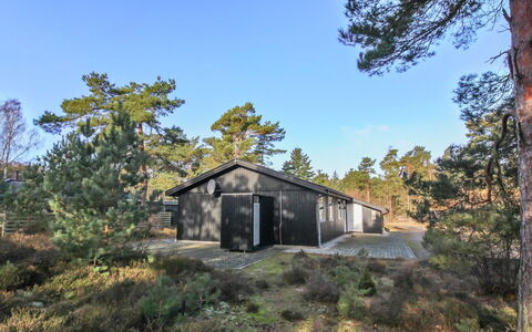 Ømunde - 150M from the Sea: Bois, Maison, Chalet, Domicile, Toit, Zone Rurale, Siding, Cabane En Rondins, Batiments Jardin, Dur