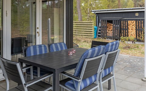 Ømunde - 150M from the Sea: Bois, Maison, Chalet, Domicile, Toit, Zone Rurale, Siding, Cabane En Rondins, Batiments Jardin, Dur