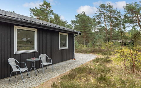 Ømunde - 150M from the Sea: Bois, Maison, Chalet, Domicile, Toit, Zone Rurale, Siding, Cabane En Rondins, Batiments Jardin, Dur