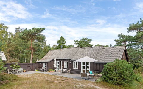 Læff - 50M from the Sea: Bois, Maison, Chalet, Domicile, Toit, Zone Rurale, Siding, Cabane En Rondins, Batiments Jardin, Dur