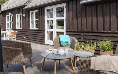 Læff - 50M from the Sea: Bois, Maison, Chalet, Domicile, Toit, Zone Rurale, Siding, Cabane En Rondins, Batiments Jardin, Dur