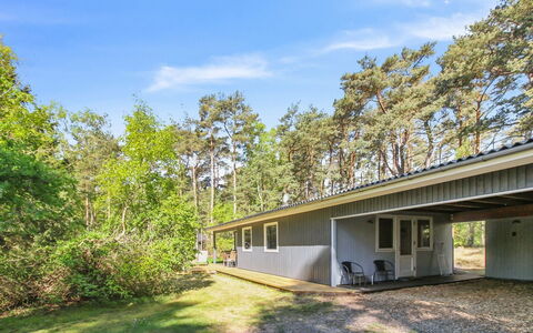 Mikkelina - 700M from the Sea: Bâtiment, Maison, Fenêtre, Domicile, Toit, Zone Résidentielle, Arbuste, Chalet, Lot Terre