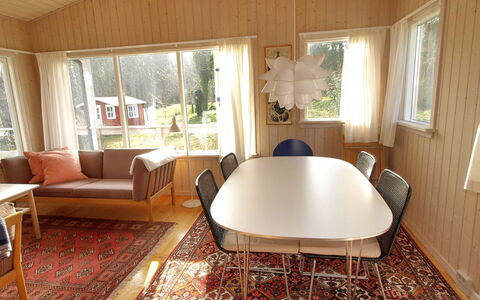 Hannele - 200M from the Sea: Toit, Maison, Lot Terre, Domicile, Chalet, Biens, Batiments Jardin, Ombre, Cabane En Rondins, Aménagement Paysager