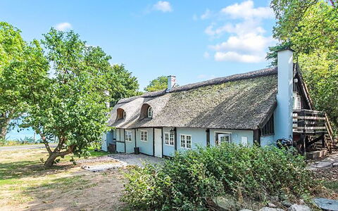 Nyyrikki - 100M from the Sea: Toit, Maison, Lot Terre, Domicile, Chalet, Biens, Batiments Jardin, Ombre, Cabane En Rondins, Aménagement Paysager