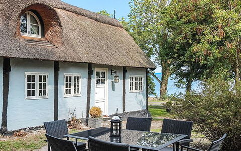 Nyyrikki - 100M from the Sea: Toit, Maison, Lot Terre, Domicile, Chalet, Biens, Batiments Jardin, Ombre, Cabane En Rondins, Aménagement Paysager