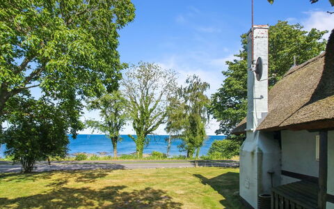 Nyyrikki - 100M from the Sea: Toit, Maison, Lot Terre, Domicile, Chalet, Biens, Batiments Jardin, Ombre, Cabane En Rondins, Aménagement Paysager