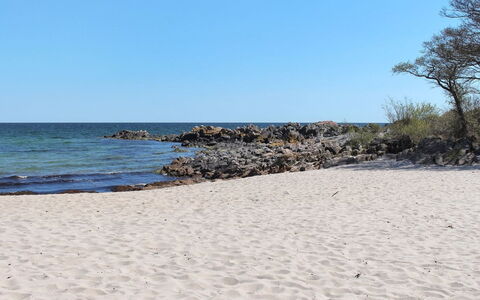 Frederique - 400M from the Sea: Bois, Maison, Chalet, Domicile, Toit, Zone Rurale, Siding, Cabane En Rondins, Batiments Jardin, Dur