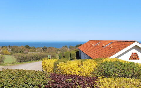 Frederique - 400M from the Sea: Bois, Maison, Chalet, Domicile, Toit, Zone Rurale, Siding, Cabane En Rondins, Batiments Jardin, Dur