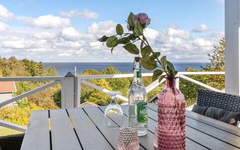 Tjelle - 300M from the Sea: Herbe, Maison, Toit, Chalet, Domicile, Arbuste, Ferme, Lot Terre, Zone Rurale