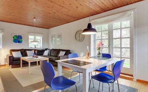 Kristine - 4Km from the Sea: Bois, Maison, Chalet, Domicile, Toit, Zone Rurale, Siding, Cabane En Rondins, Batiments Jardin, Dur