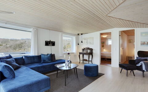 Cristiana - 950M from the Sea: Bois, Maison, Chalet, Domicile, Toit, Zone Rurale, Siding, Cabane En Rondins, Batiments Jardin, Dur