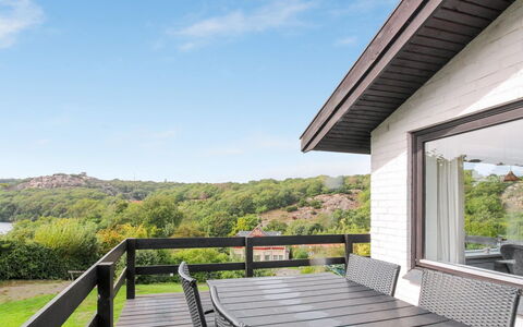 Cristiana - 950M from the Sea: Bois, Maison, Chalet, Domicile, Toit, Zone Rurale, Siding, Cabane En Rondins, Batiments Jardin, Dur
