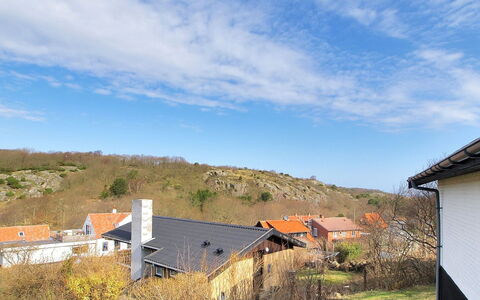 Cristiana - 950M from the Sea: Bois, Maison, Chalet, Domicile, Toit, Zone Rurale, Siding, Cabane En Rondins, Batiments Jardin, Dur