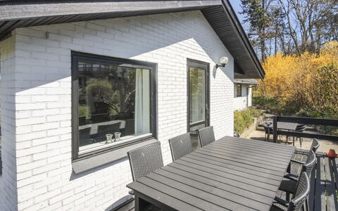 Cristiana - 950M from the Sea: Bois, Maison, Chalet, Domicile, Toit, Zone Rurale, Siding, Cabane En Rondins, Batiments Jardin, Dur