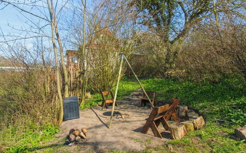 Anina - 400M from the Sea: Bois, Maison, Chalet, Domicile, Toit, Zone Rurale, Siding, Cabane En Rondins, Batiments Jardin, Dur