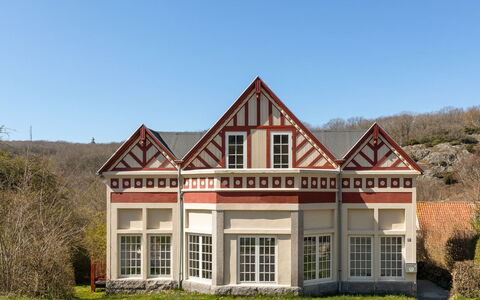 Anina - 400M from the Sea: Bois, Maison, Chalet, Domicile, Toit, Zone Rurale, Siding, Cabane En Rondins, Batiments Jardin, Dur