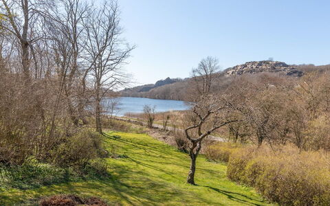 Anina - 400M from the Sea: Bois, Maison, Chalet, Domicile, Toit, Zone Rurale, Siding, Cabane En Rondins, Batiments Jardin, Dur