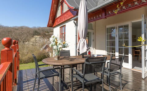 Anina - 400M from the Sea: Bois, Maison, Chalet, Domicile, Toit, Zone Rurale, Siding, Cabane En Rondins, Batiments Jardin, Dur