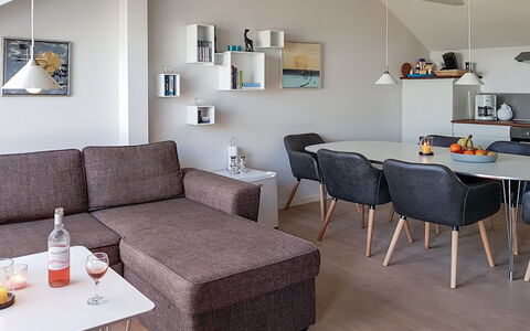 Thorsten - 500M from the Sea: Bois, Maison, Toit, Architecture, Domicile, Porte, Chalet, Siding, Batiments Jardin, Conception