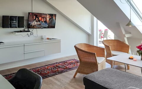 Thorsten - 500M from the Sea: Bois, Maison, Toit, Architecture, Domicile, Porte, Chalet, Siding, Batiments Jardin, Conception