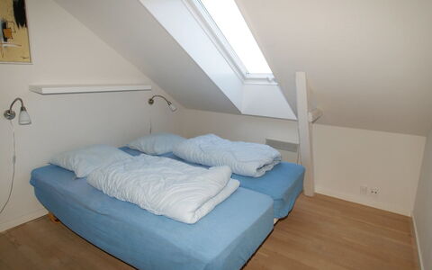 Thorsten - 500M from the Sea: Bois, Maison, Toit, Architecture, Domicile, Porte, Chalet, Siding, Batiments Jardin, Conception