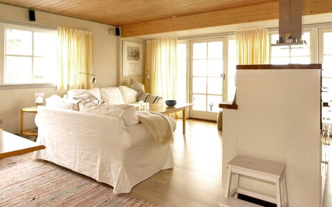 Iikka - 300M from the Sea: Bois, Maison, Chalet, Domicile, Toit, Zone Rurale, Siding, Cabane En Rondins, Batiments Jardin, Dur