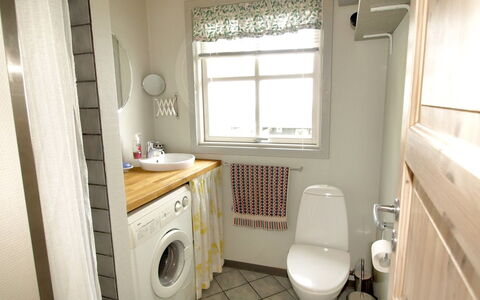 Iikka - 300M from the Sea: Bois, Maison, Chalet, Domicile, Toit, Zone Rurale, Siding, Cabane En Rondins, Batiments Jardin, Dur