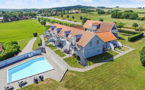 Hertha - 500M from the Sea: Bois, Maison, Chalet, Domicile, Toit, Zone Rurale, Siding, Cabane En Rondins, Batiments Jardin, Dur