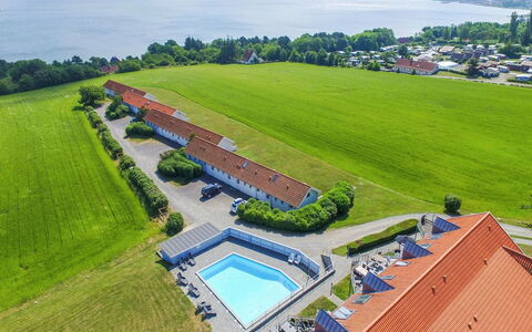 Hertha - 500M from the Sea: Bois, Maison, Chalet, Domicile, Toit, Zone Rurale, Siding, Cabane En Rondins, Batiments Jardin, Dur