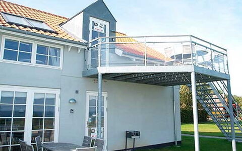 Hertha - 500M from the Sea: Bois, Maison, Chalet, Domicile, Toit, Zone Rurale, Siding, Cabane En Rondins, Batiments Jardin, Dur
