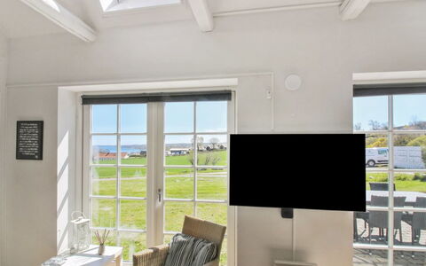 Tinne - 400M from the Sea: Meubles, Sol, Sol, Design Intérieur, Plafond, Pièce, Chaise, Salon, Daylighting