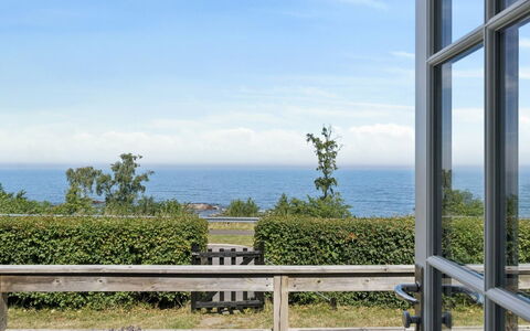 Fabine - 50M from the Sea: Toit, Maison, Domicile, Chalet, Siding, Biens, Allée, Batiments Jardin, Cour, Cabanon