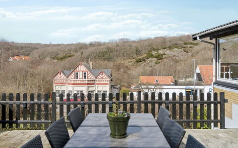Takenya - 400M from the Sea: Piscine, Mobilier De Jardin, Meubles, Recours, Dalle, Eco Hôtel, Ombre, Chaise, Loisir, Biens