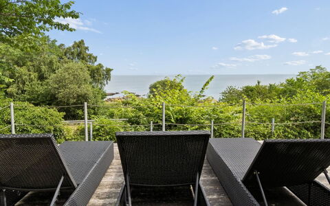 Ensio - 150M from the Sea: Nuage, Mobilier De Jardin, Chaise, Clôture, Ombre, Dur, Plate-Forme, Balcon, Balustrade, Cumulus