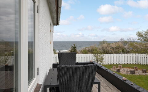 Ensio - 150M from the Sea: Balcon, Plate-Forme, Porche, Clôture, Balustrade, Mobilier De Jardin, Dur, Daylighting, Balustre
