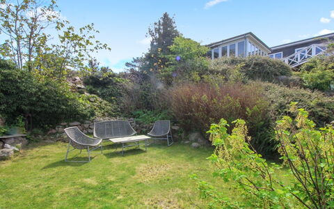 Ullamaj - 30M from the Sea: Bois, Maison, Chalet, Domicile, Toit, Zone Rurale, Siding, Cabane En Rondins, Batiments Jardin, Dur