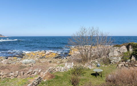 Ullamaj - 30M from the Sea: Bois, Maison, Chalet, Domicile, Toit, Zone Rurale, Siding, Cabane En Rondins, Batiments Jardin, Dur