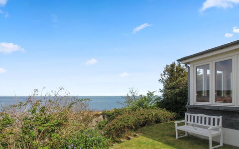 Ullamaj - 30M from the Sea: Bois, Maison, Chalet, Domicile, Toit, Zone Rurale, Siding, Cabane En Rondins, Batiments Jardin, Dur
