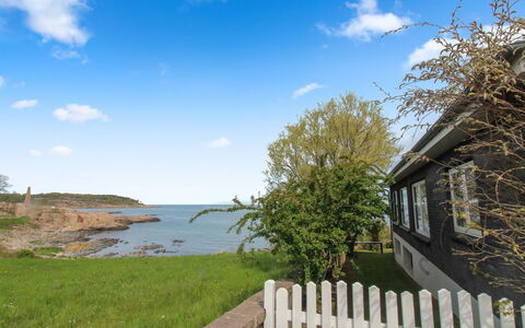 Ullamaj - 30M from the Sea: Bois, Maison, Chalet, Domicile, Toit, Zone Rurale, Siding, Cabane En Rondins, Batiments Jardin, Dur