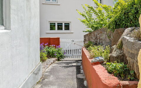 Alea - 200M from the Sea: Toit, Maison, Lot Terre, Domicile, Chalet, Biens, Batiments Jardin, Ombre, Cabane En Rondins, Aménagement Paysager