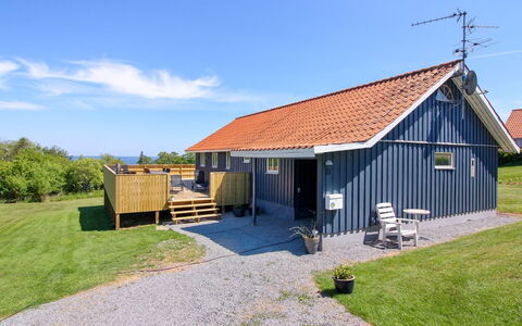 Voitto - 150M from the Sea: Toit, Maison, Lot Terre, Domicile, Chalet, Biens, Batiments Jardin, Ombre, Cabane En Rondins, Aménagement Paysager