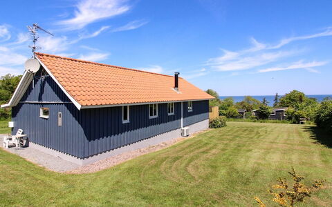 Voitto - 150M from the Sea: Toit, Maison, Lot Terre, Domicile, Chalet, Biens, Batiments Jardin, Ombre, Cabane En Rondins, Aménagement Paysager