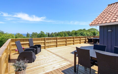 Voitto - 150M from the Sea: Toit, Maison, Lot Terre, Domicile, Chalet, Biens, Batiments Jardin, Ombre, Cabane En Rondins, Aménagement Paysager