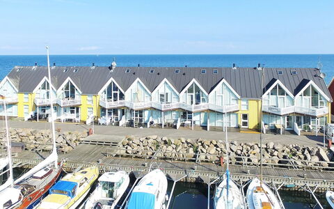 Frigg - 10M from the Sea: Bois, Maison, Chalet, Domicile, Toit, Zone Rurale, Siding, Cabane En Rondins, Batiments Jardin, Dur