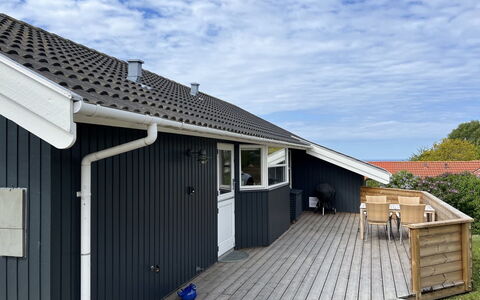 Paaske - 350M from the Sea: Bois, Maison, Chalet, Domicile, Toit, Zone Rurale, Siding, Cabane En Rondins, Batiments Jardin, Dur