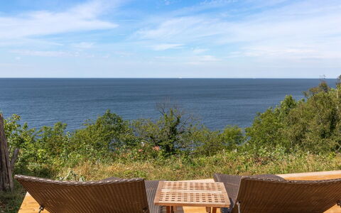 Thormoth - 200M from the Sea: Meubles, Design Intérieur, Chaise, Sol, Table, Recours, Sol, Plafond, Pièce, Eco Hôtel